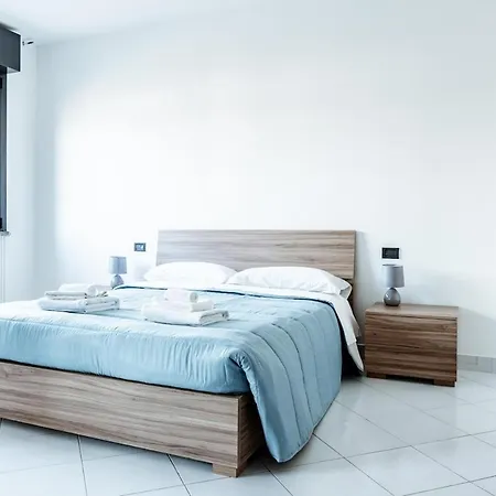 Light - 10 Min Malpensa Airport Apartment Somma Lombardo