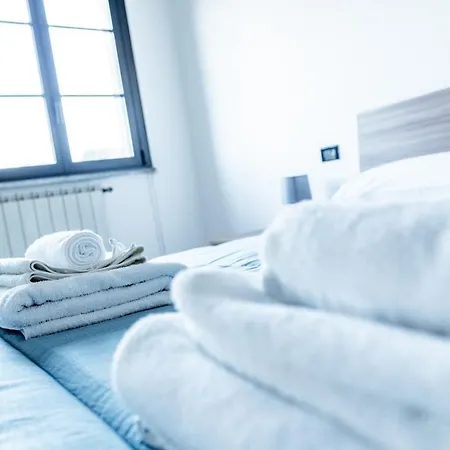 Light - 10 Min Malpensa Airport Apartment Somma Lombardo