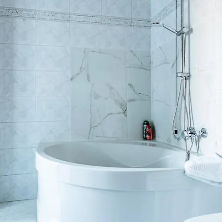 Light - 10 Min Malpensa Airport Apartment Somma Lombardo